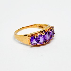 Gold 375/9K Ring with Amethysts