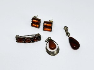 Silver jewelry set with Amber