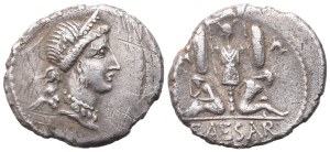 C. Iulius Caesar, Denarius, 46-45 BC; AR (3,78 g; 19 mm; 7 h)