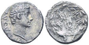 Augustus (27 BC-14 AD), Denarius, North-Peloponnesian mint, c. 20 BC; AR (3,40 g; 17,5 mm)