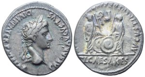 Augustus (27 BC-14 AD), Denarius, Lugdunum, 2 BC-4 AD; AR (3,83 g; 19,5 mm; 6 h)