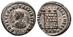 Constantine II (Caesar, 316-337), Follis, Heraclea, 318-20; Æ (2,77 g; 19 mm)