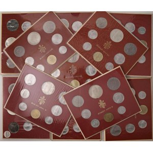 Papal coins - Lotto di ventisei divisionali come da foto. Da esa...