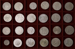 Foreign coins - WORLD COINS Lot of twenty-four coins in AG com...