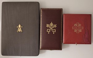Papal medals - Lot of 3 medals in boxed set of issue Pope...