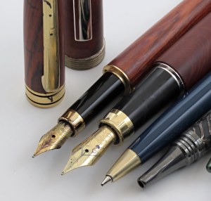 Pens - MULTIPLE LOT - Lot of 5 pens (3 ballpoint pens...