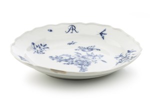 unknown, Platter with monogram AR (Augustus Rex) and KHCW (Königliche Hof Conditorei Warschau), 1st half of the 18th century.