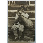 [TATRY]. Highlander bagpiper. Post. photograph. Signature in lower right corner : RPA 841 Date handwritten 1922....