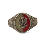 Patriotic signet ring with an eagle on a white and red field