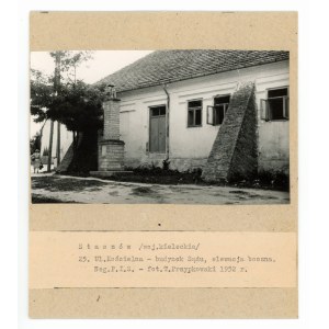 Staszów - Kostelní ulice. Soudní budova, boční průčelí (297)