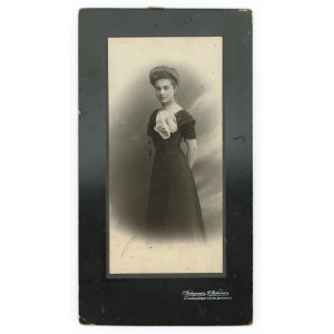 Ritratto di donna - fotografia di gabinetto, Bahrynowicz Lviv. Dimensioni 25x14 cm (283)