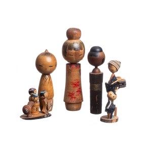 Set of five collectible kokeshi dolls - Shōwa era