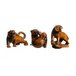 Set of three wooden netsuke depicting tigers, early 20th century.