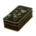 Jewelry casket, China l. 70/80 te. 20th century. (239)