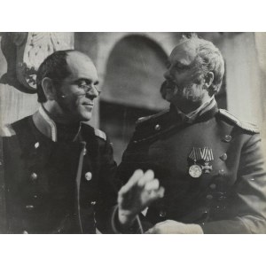 6 fotografii na sklejkach z przedstawień  teatralnych