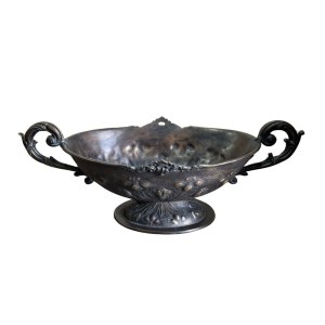 Hand-chiseled centerpiece vase in patinated bronze