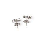 PAIR OF STUD EARRINGS, 14 KT WHITE GOLD & DIAMONDS