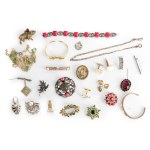 BUNDLE OF COSTUME JEWELRY