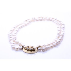 Buton pearl necklace