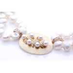 Buton pearl necklace