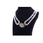 Buton pearl necklace