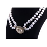 Buton pearl necklace