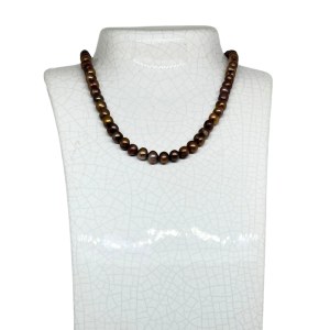 Collier de perles brunes