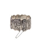 Figürliches Silberarmband, Asien