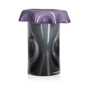 Vase with collar