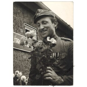 CZTEREJ PANCERNI I PIES. Sierżant Gustlik Jeleń. Franciszek Pieczka. Fot. Franciszek Kądziołka