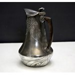 Art Nouveau - Orivit- Brocca di latta con coperchio e manico in legno - fine XIX/inizio XX secolo.