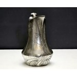 Art Nouveau - Orivit- Brocca di latta con coperchio e manico in legno - fine XIX/inizio XX secolo.