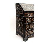 Urn-shaped lid inlaid with bone - Northern Italy, 17th century