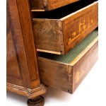 Walnut chest of drawers with figurative inlays - Piedmont, 18th century