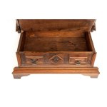 Kneeling bedside table - Lombardy-Veneto area, 18th century