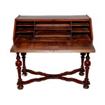 Walnut bureau - Verona, 18th century