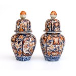 A pair of Imari vases - Japan, 19th century