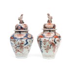 A pair of Covered Baluster Vases - China, Qing period
