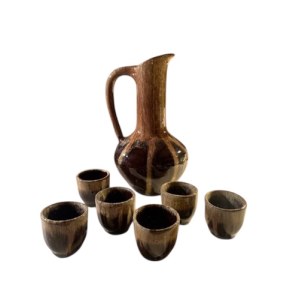 Brocca e 6 bicchieri, ceramica cracoviana, Millennio