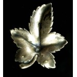 Brooch in the shape of a maple leaf, Joseph Fajngold (135)