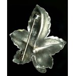 Brooch in the shape of a maple leaf, Joseph Fajngold (135)