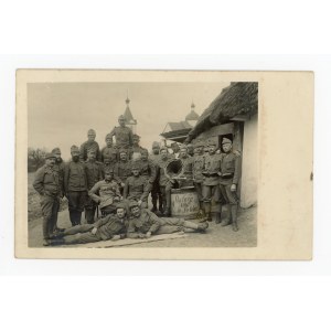 Volyn - Easter in the K.u.K. army, Austro-Hungarian Army soldiers with a gramophone, 1916. (2260)