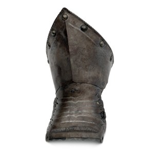 Armoured glove, historicism