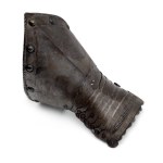 Armoured glove, historicism