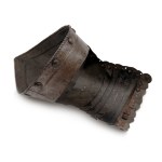 Armoured glove, historicism