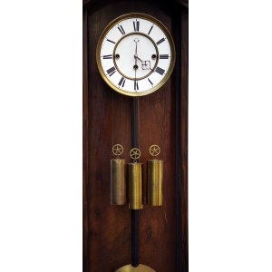 Historicizing wall pendulum clock