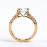 Bague solitaire en or avec diamants -