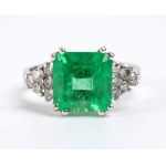 Emerald diamond ring -