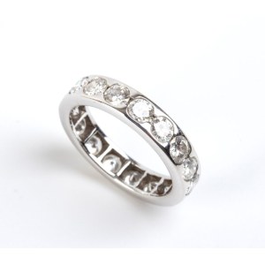 Weißgoldbandring mit Diamanten -
