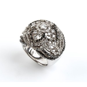 Black and colourless diamond gold band ring -